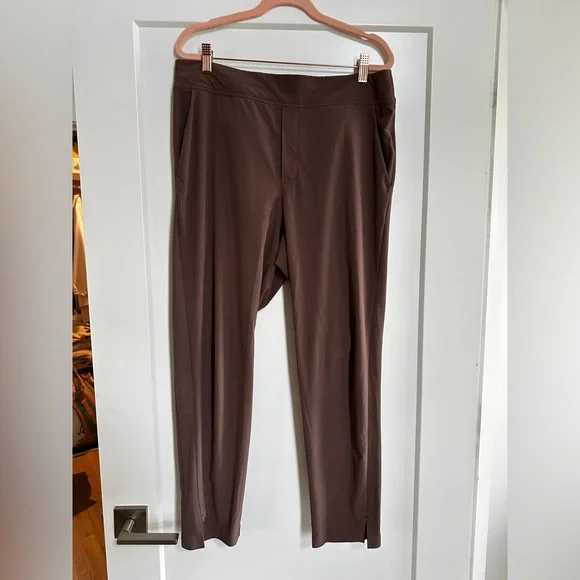 Athleta Brooklyn Ankle Pants in Taupe Size 12